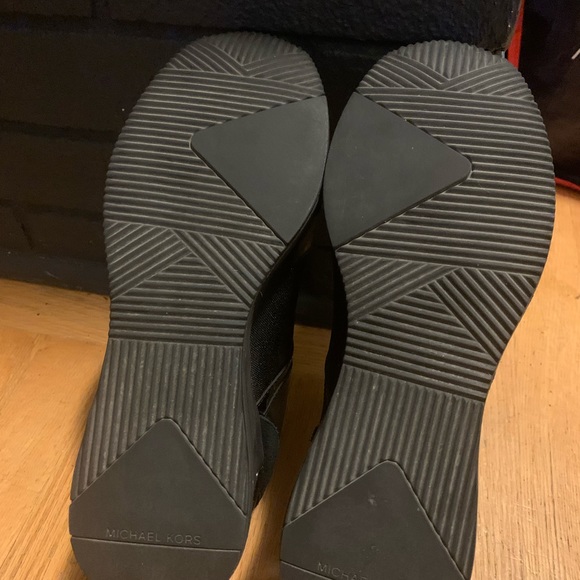 Michael Kors womens size 8 sneakers in black - Picture 3 of 5